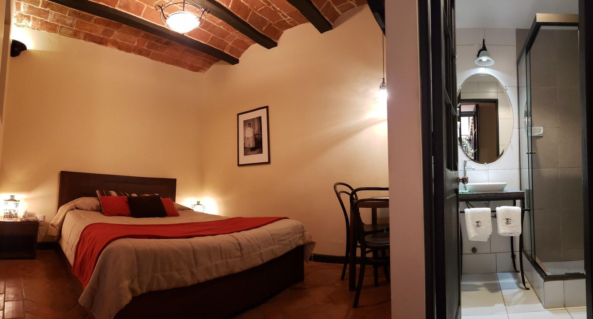 Naira Hotel